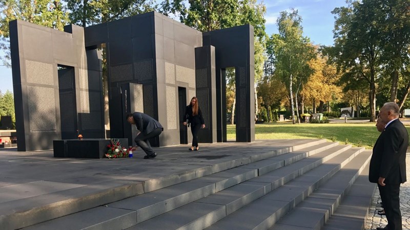 Gov't commemorates int'l remembrance day for victims of totalitarian ideologies